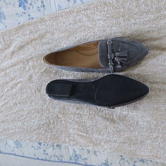 Shoes - Picture 2 of 3